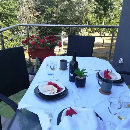 Lea Apartment Veli Jezenj
