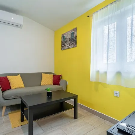 Lea Apartment *