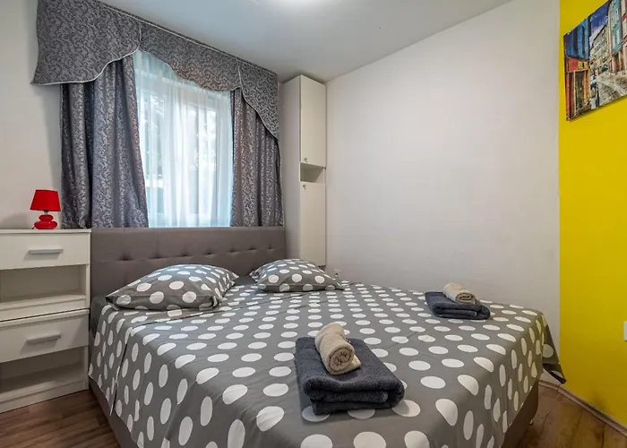 Apartman Lea *